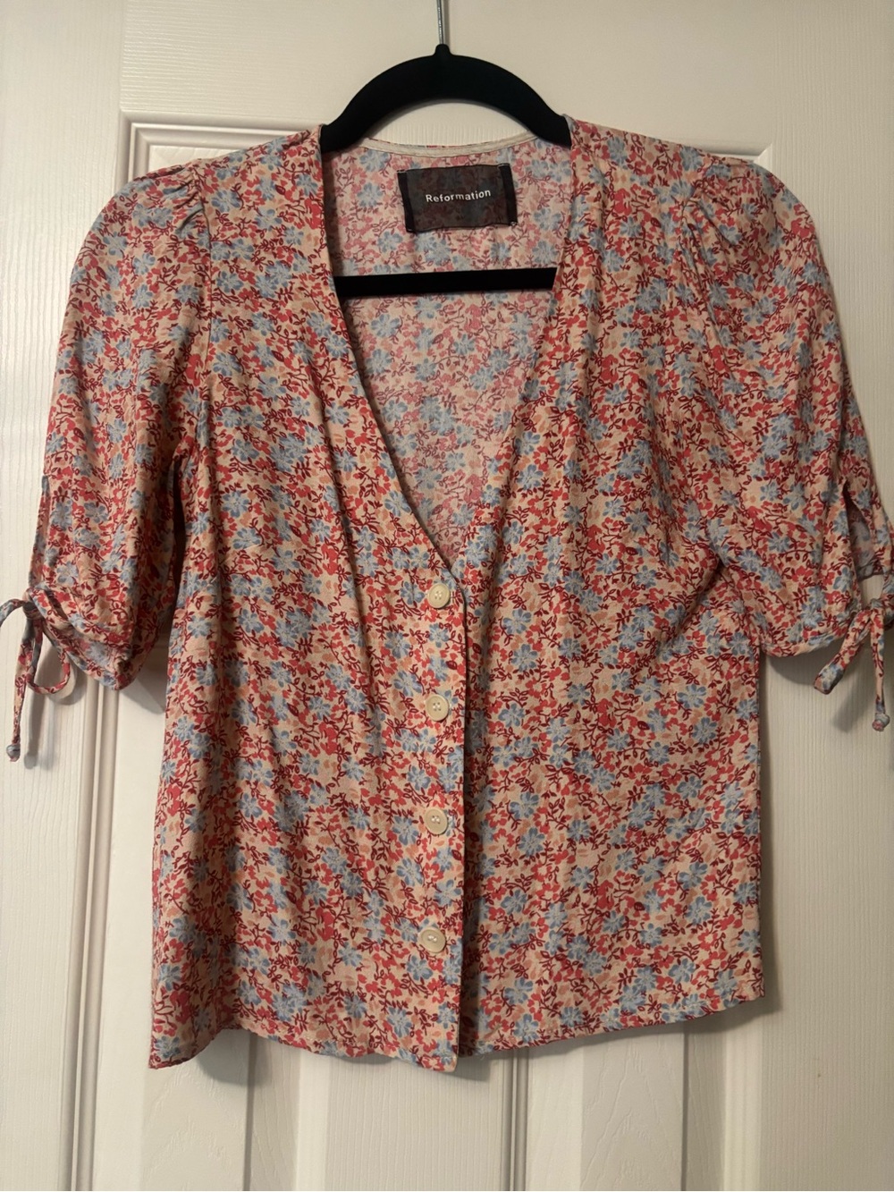 RARE Reformation Pink Floral Button-Front V-Neck Top